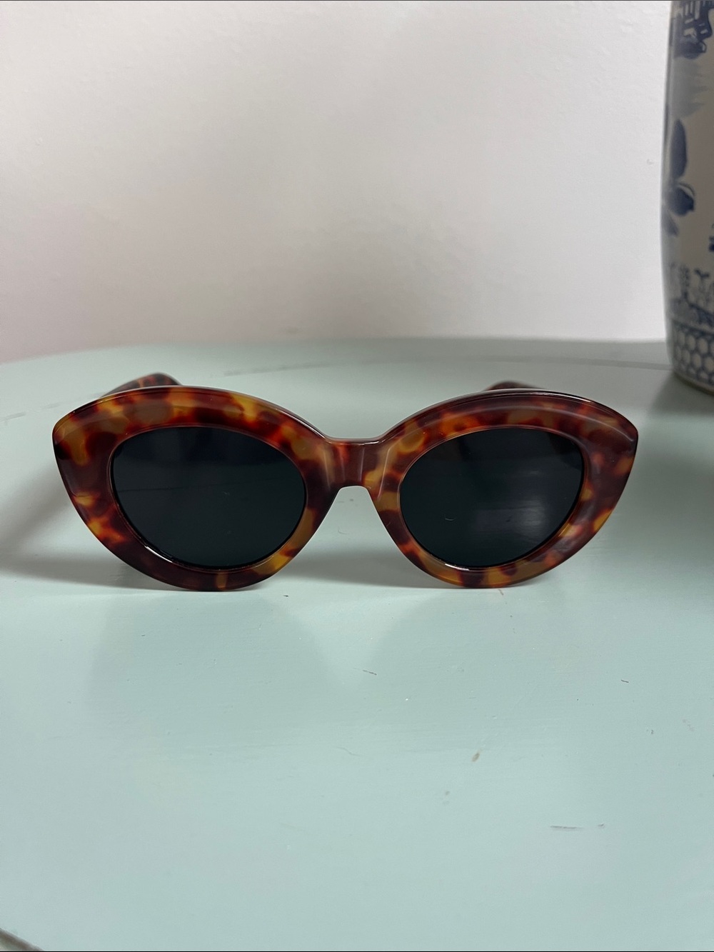 Tortoiseshell Oval Women's Sunglasses - Classic Chic